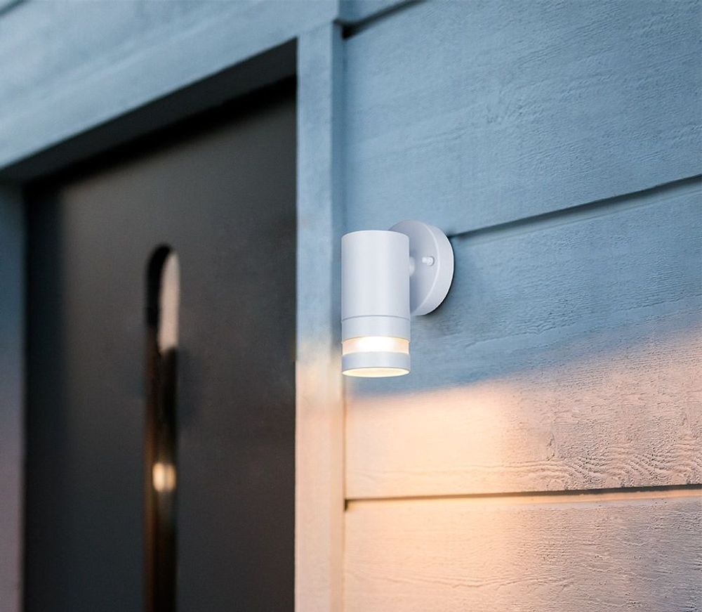 Erbjudanden på Vägglampa Ecolite Lyra I Vit (ECOLITE) från BAUHAUS för 199 kr