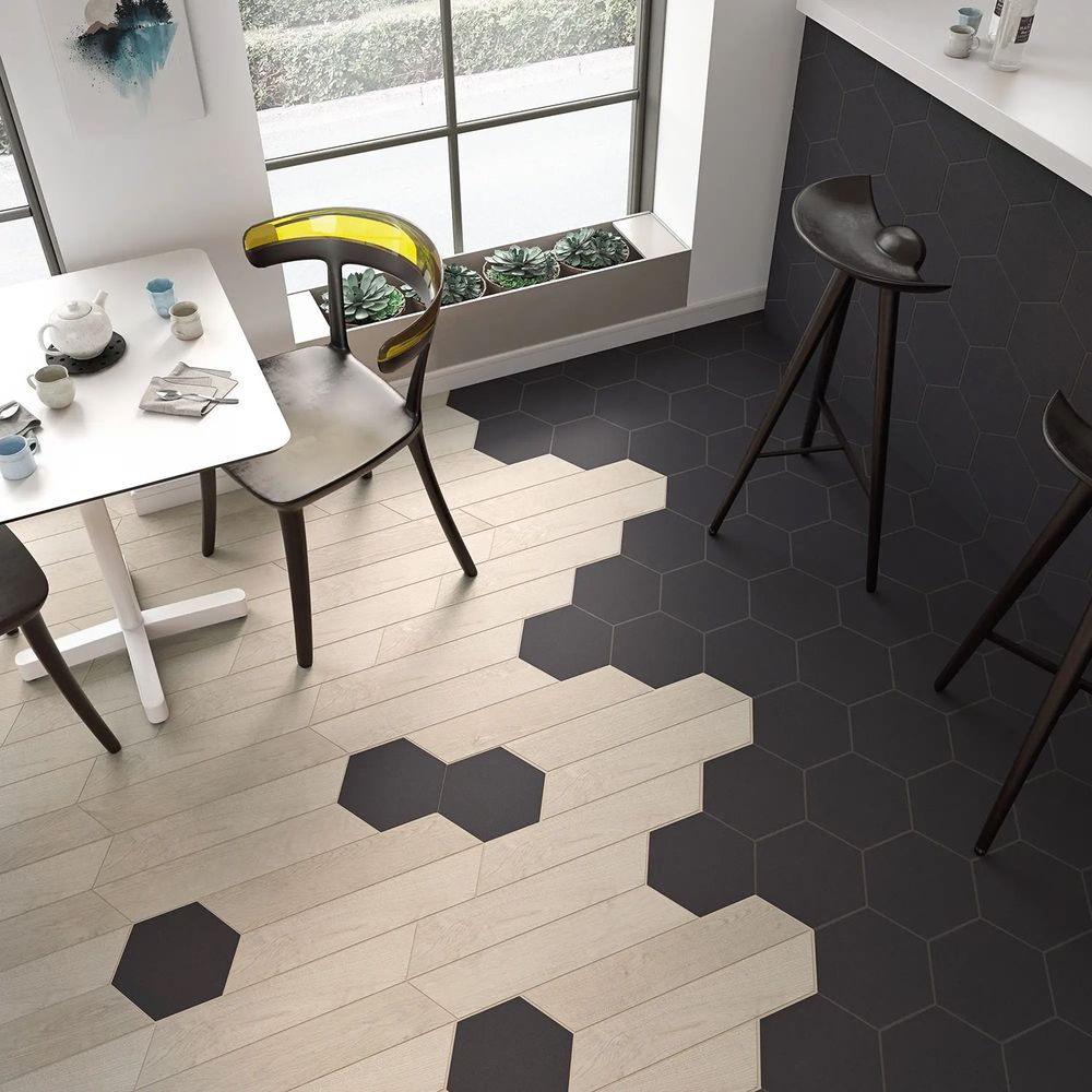 Tilbud på Hexa Floors, Graphite 20x23 Flis fra Flisekompaniet til 1 259 kr