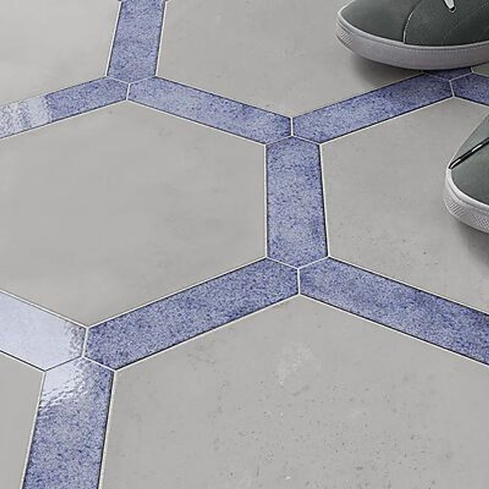 Tilbud på Concrete Hexagon, Ash Grey 20x23 Flis fra Flisekompaniet til 1 189 kr