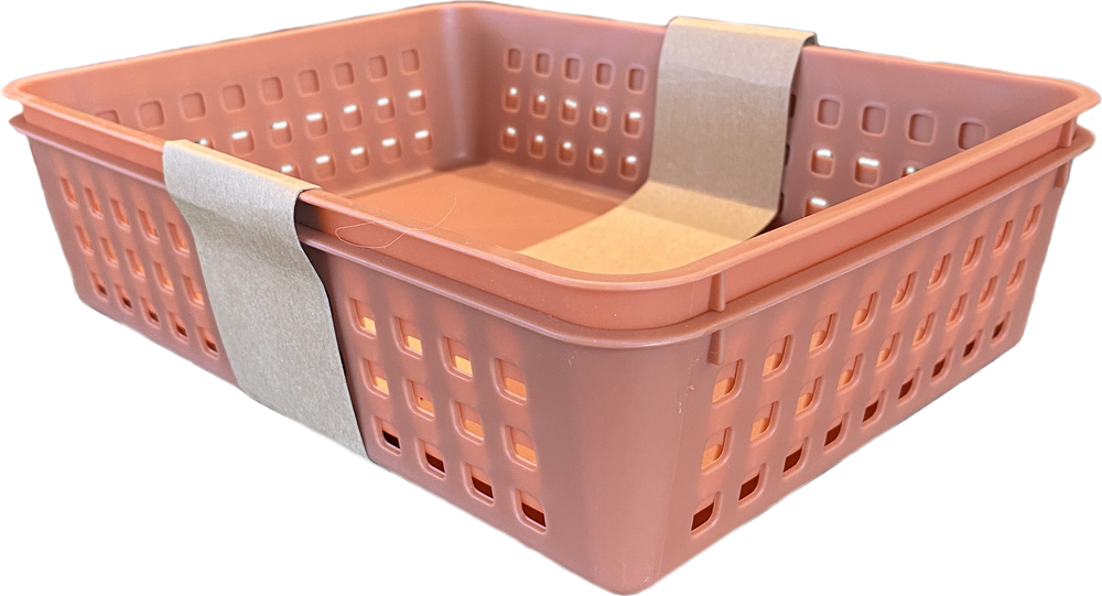 Tilbud på Plastik kurv - Terracotta - Medium (2-pak) fra Basic & More til 24 kr.