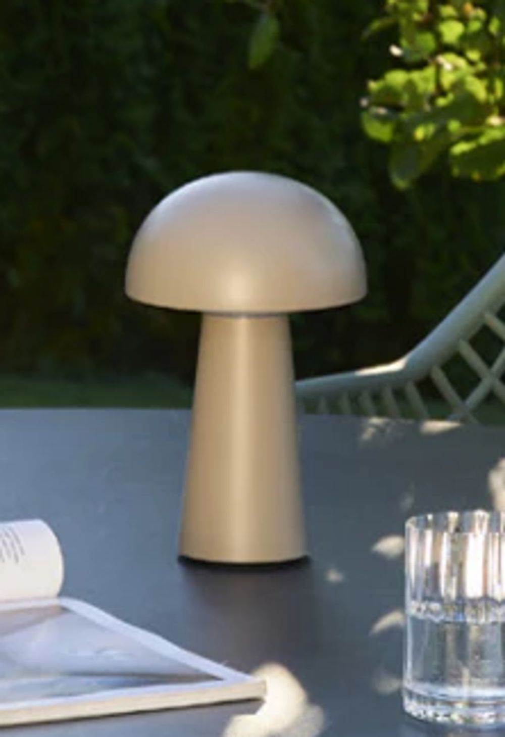 Tilbud på TO GO oppladbar bordlampe lys grå fra Bohus til 699 kr